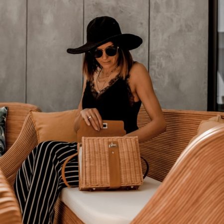 Zestaw rattanowy Tango sofa, dwa fotele i stolik kawowy owalny- koniakowy
